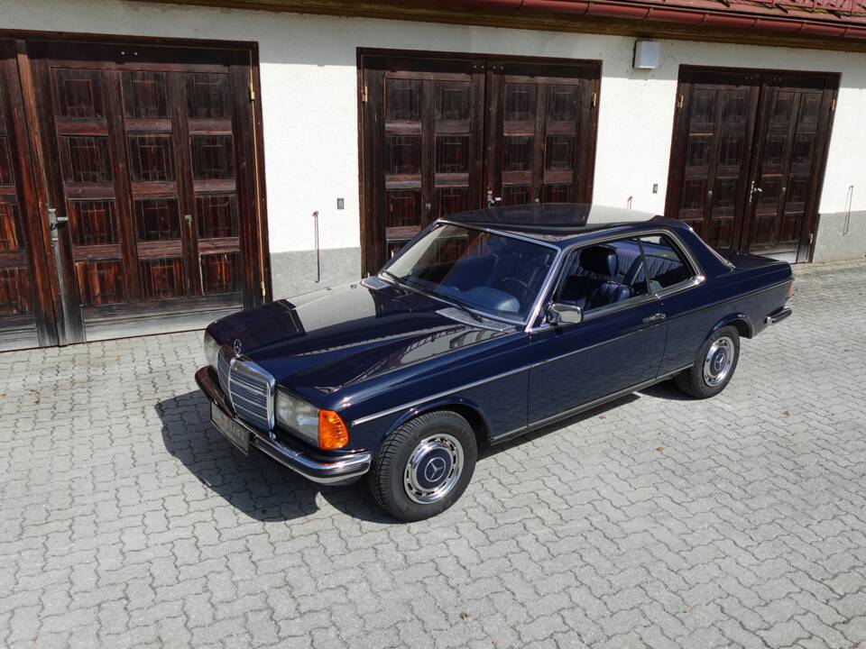 Bild 57/57 von Mercedes-Benz 230 CE (1980)