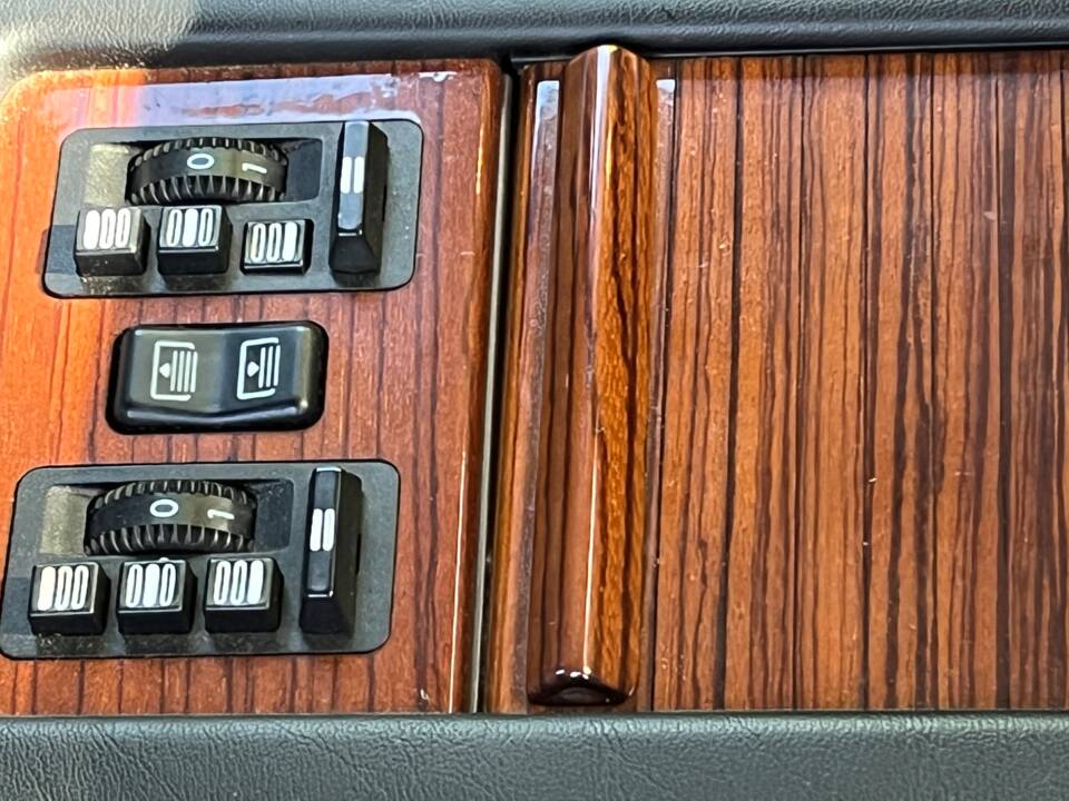Image 25/44 of Mercedes-Benz 400 SEL (1992)