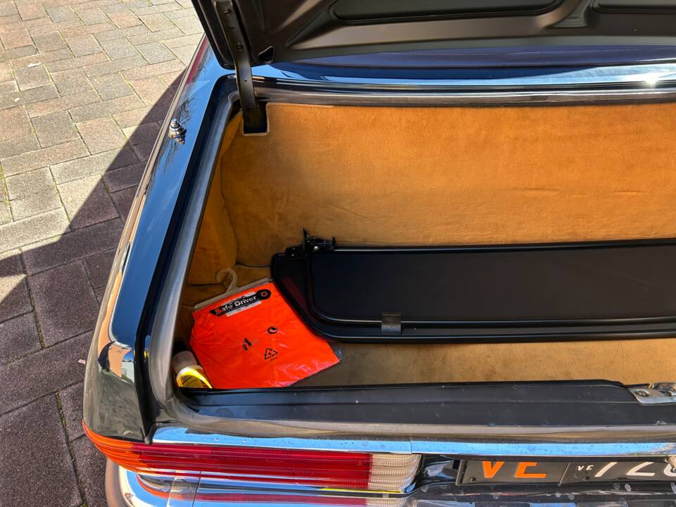 Image 16/51 of Mercedes-Benz 380 SL (1983)