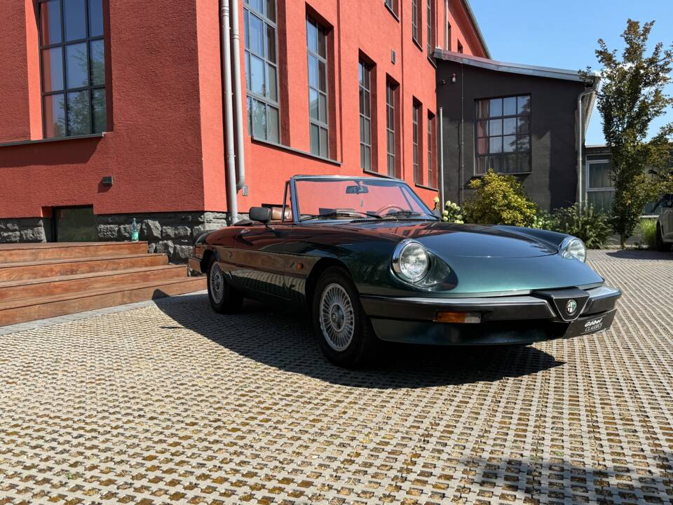 Bild 3/34 von Alfa Romeo 2.0 Spider (1985)