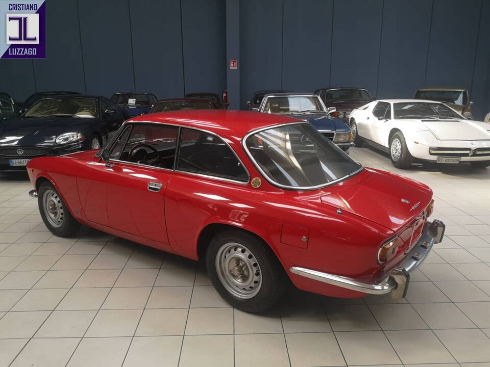 Image 4/51 of Alfa Romeo 1750 GT Veloce (1970)