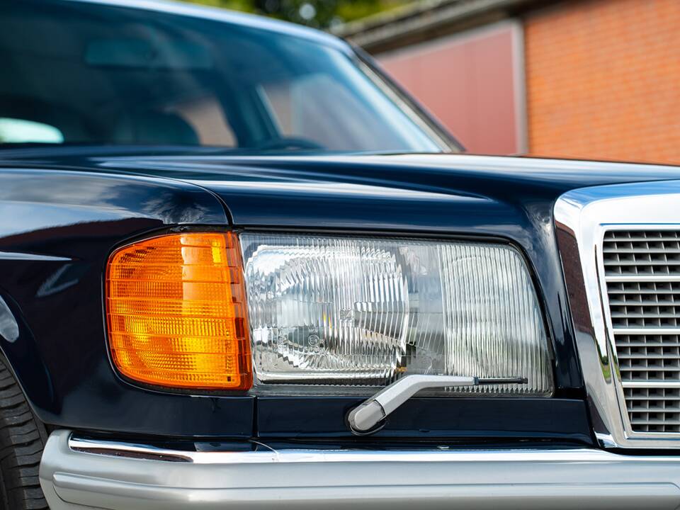 Image 18/72 de Mercedes-Benz 500 SEL (1984)
