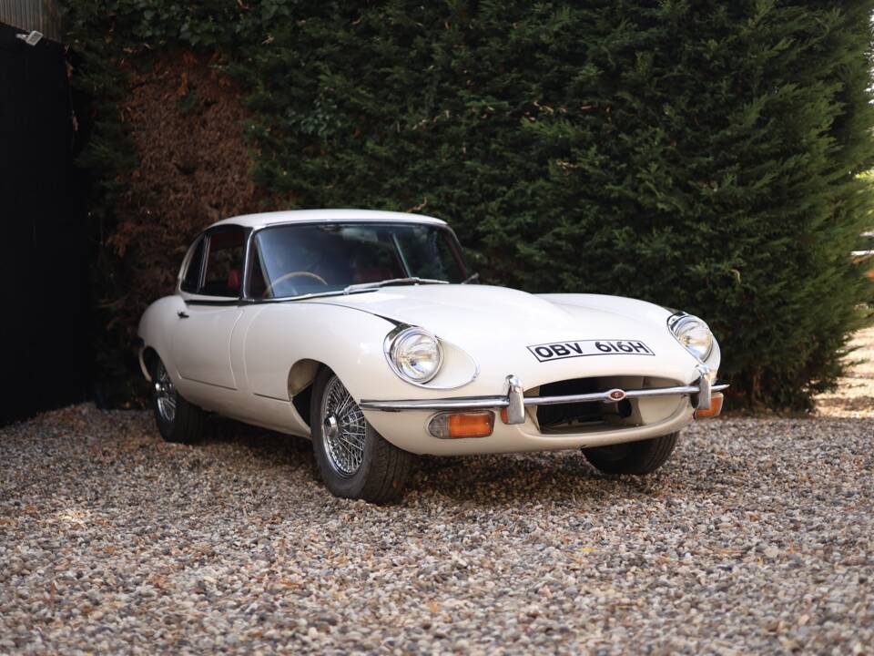 Image 34/50 de Jaguar Type E (2+2) (1970)