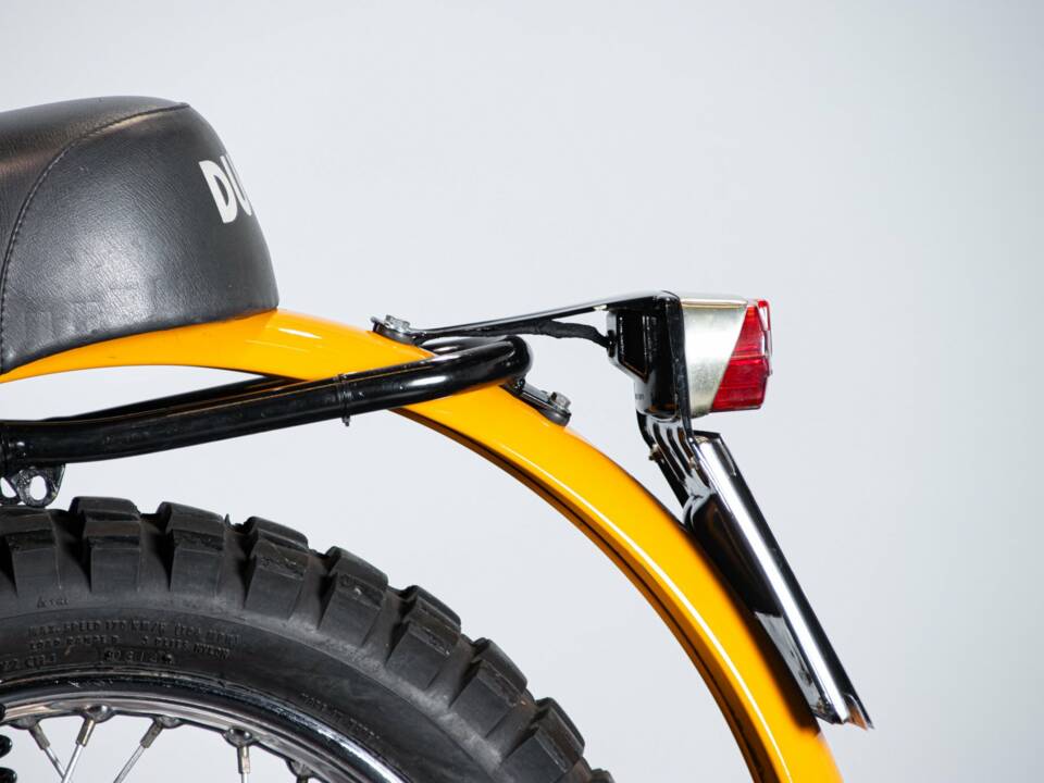 Immagine 14/50 di Ducati 250 Scrambler (1971)