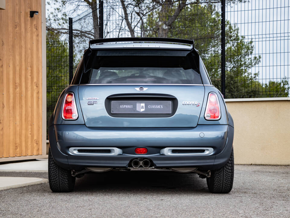 Image 19/50 de Mini Cooper S JCW GP (2006)