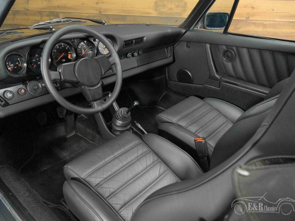 Image 2/19 of Porsche 911 SC 3.0 (1983)