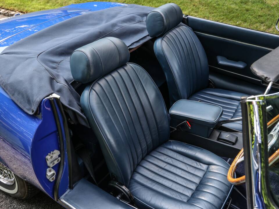 Image 34/43 de Jaguar Type E V12 (1974)