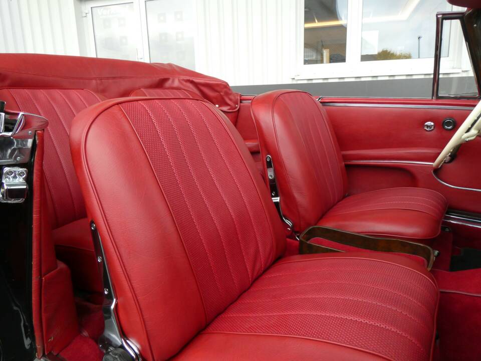 Imagen 14/26 de Mercedes-Benz 220 SE b (1963)