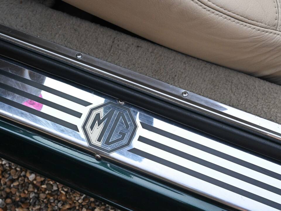 Bild 50/50 von MG RV8 (1995)