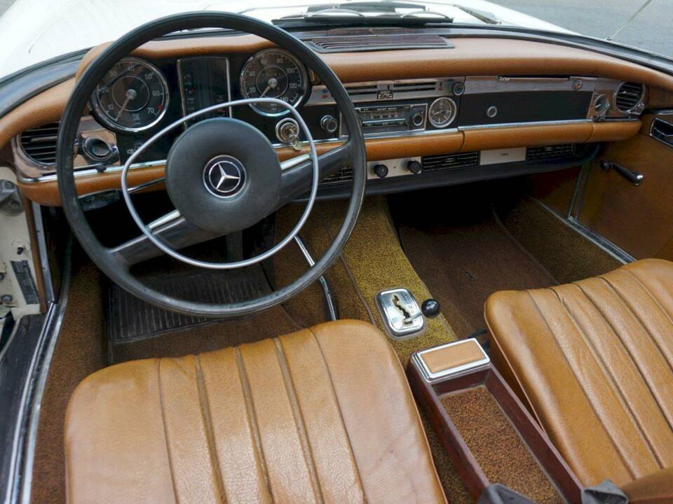Image 19/36 of Mercedes-Benz 280 SL (1969)