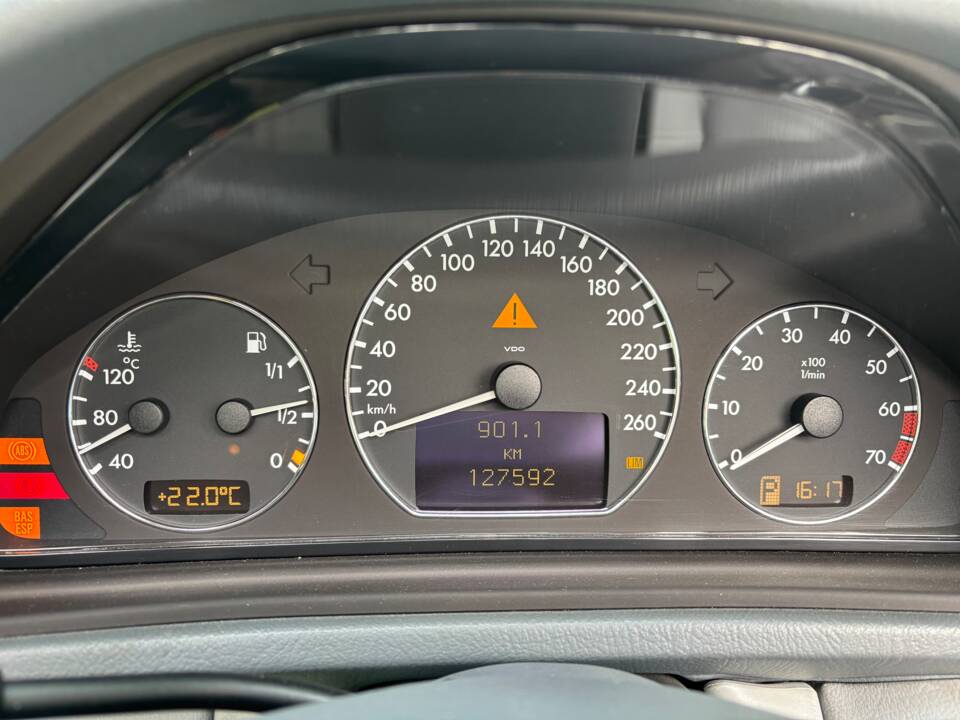 Image 12/23 of Mercedes-Benz CLK 200 Kompressor (2002)