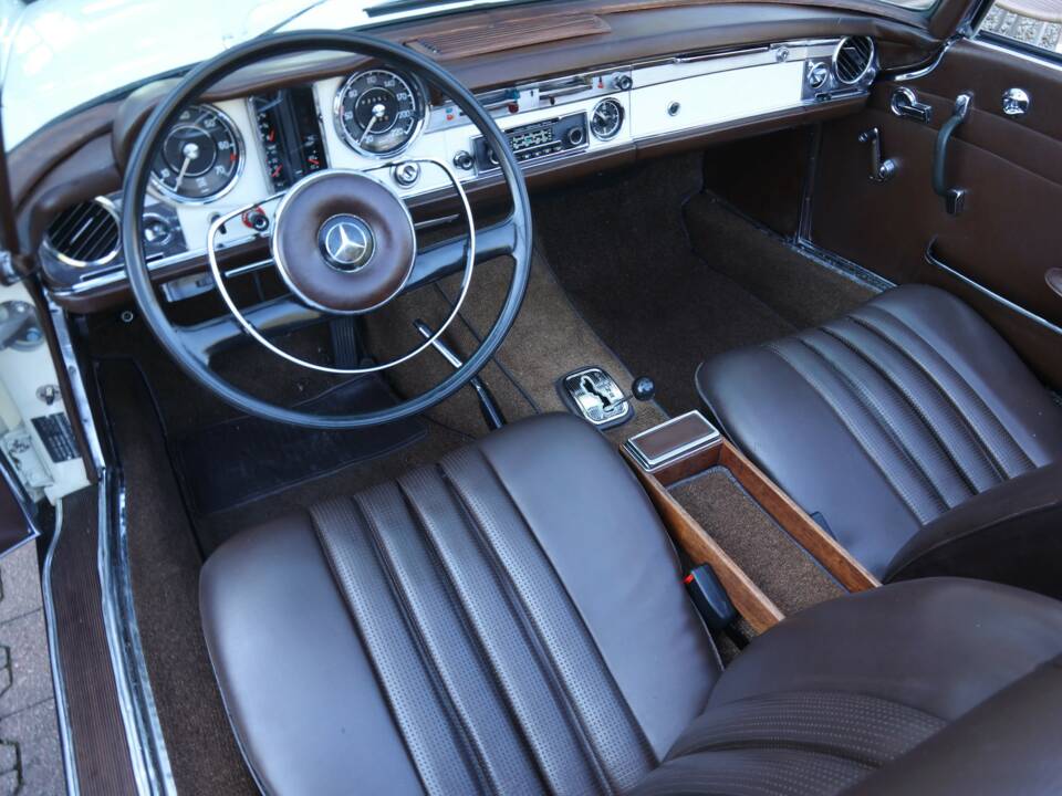 Image 3/50 of Mercedes-Benz 250 SL (1967)