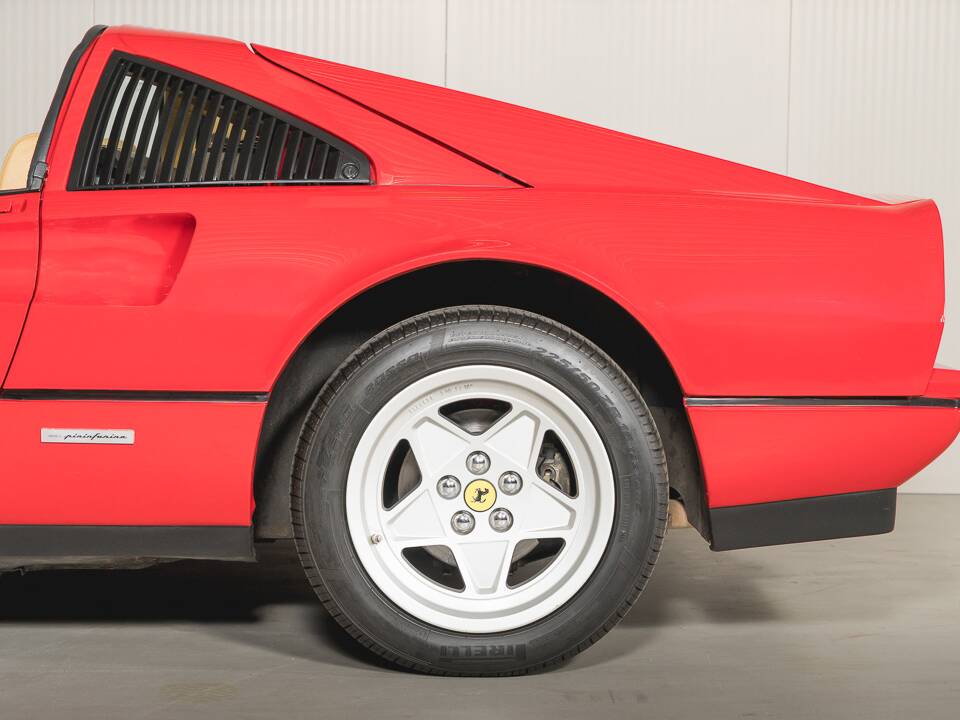 Afbeelding 24/32 van Ferrari 328 GTS (1985)