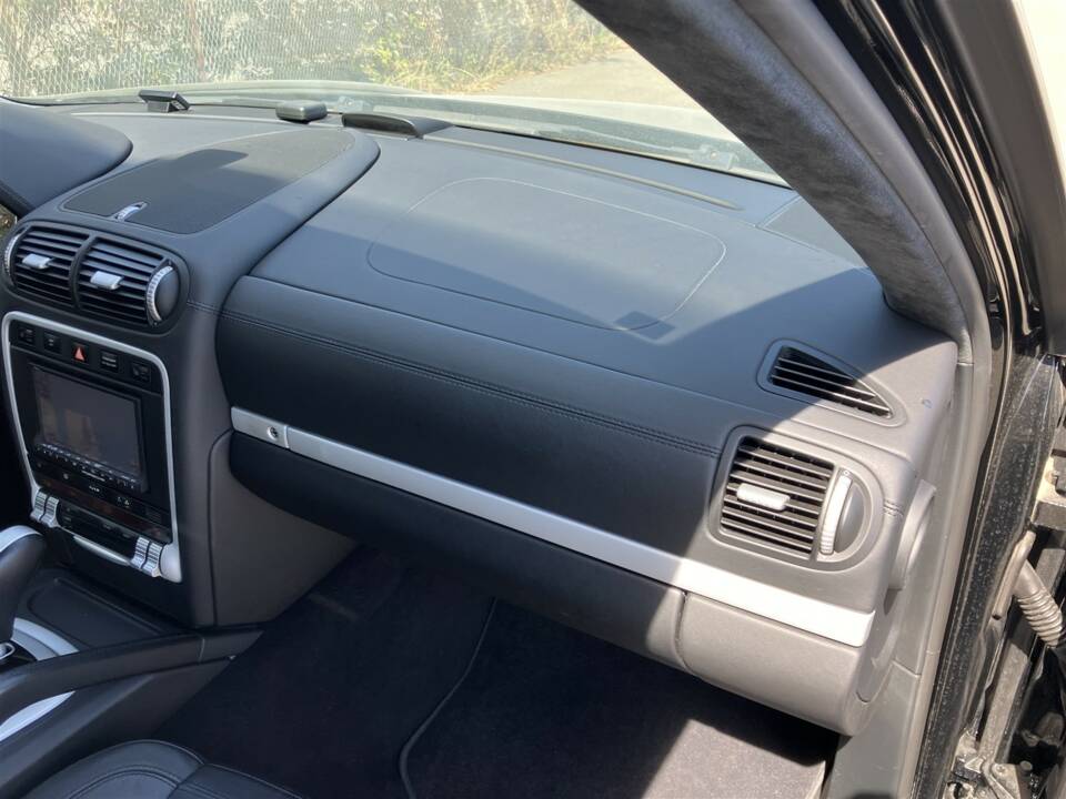 Immagine 16/40 di Porsche Cayenne GTS (2008)