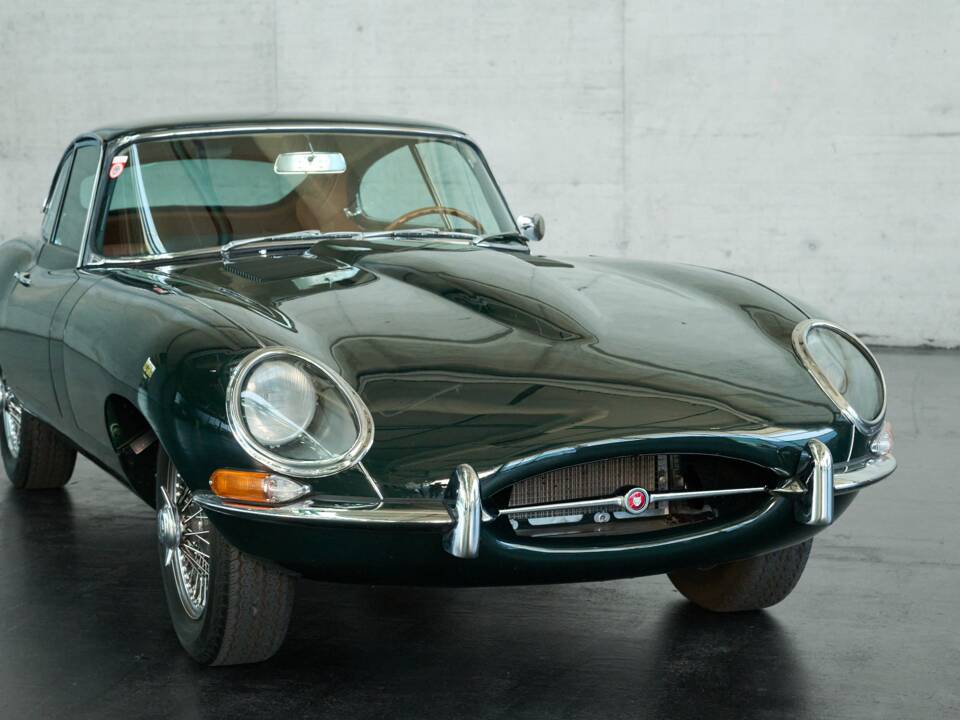 Image 22/50 de Jaguar E-Type (1970)
