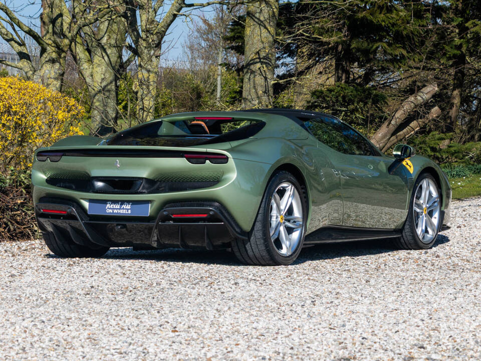 Imagen 10/15 de Ferrari 296 GTS (2025)
