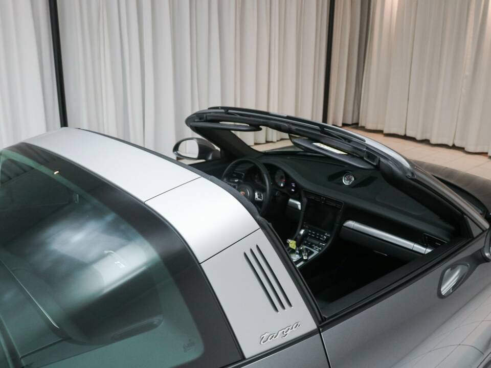 Image 18/20 of Porsche 911 Targa 4S (2016)