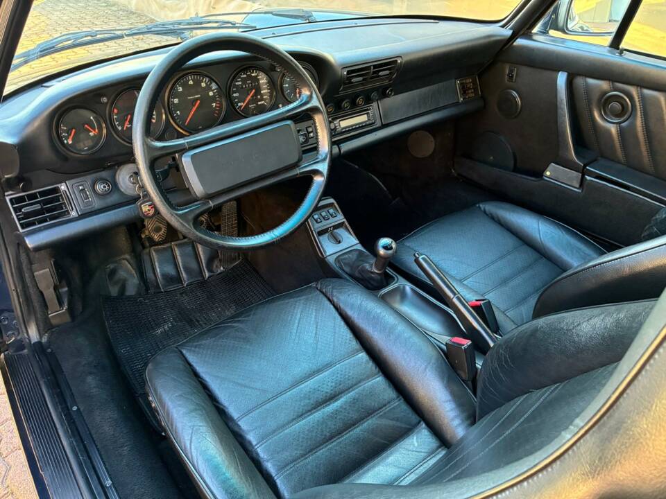 Image 23/36 de Porsche 911 Carrera 4 (1989)