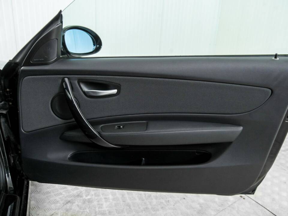 Image 35/50 of BMW 125i (2008)