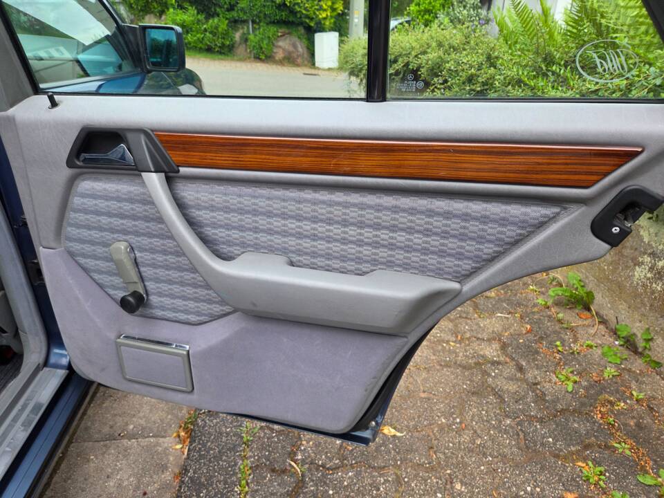 Afbeelding 44/54 van Mercedes-Benz 200 E (1992)