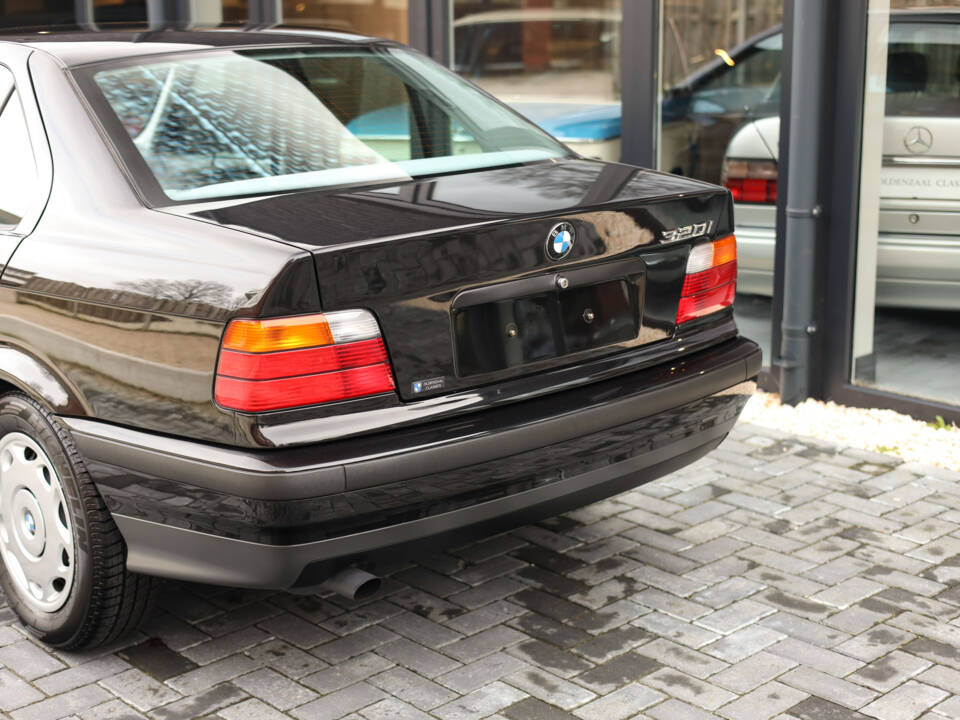 Image 82/99 of BMW 320i (1996)
