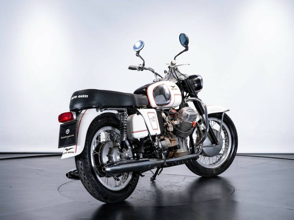 Immagine 5/30 di Moto Guzzi V 7 (1967)