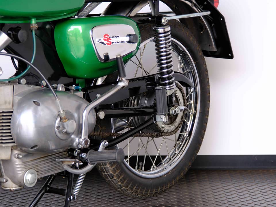 Image 24/57 of Benelli 125 Sport Special (1971)
