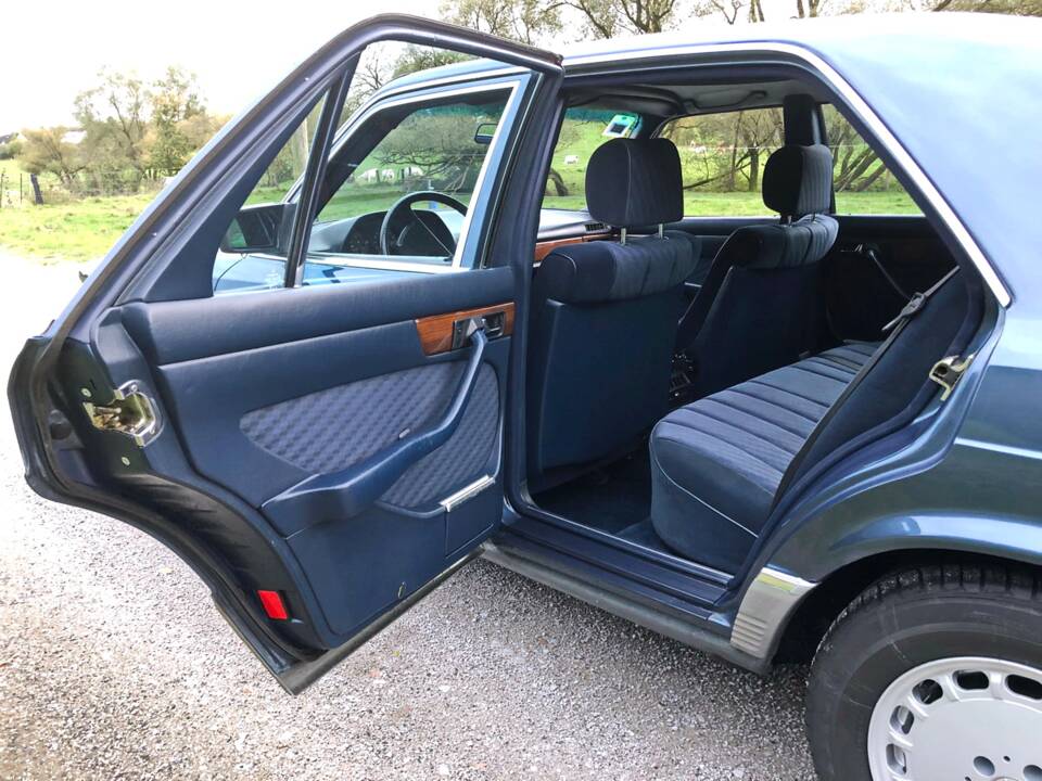 Bild 15/26 von Mercedes-Benz 280 SE (1983)