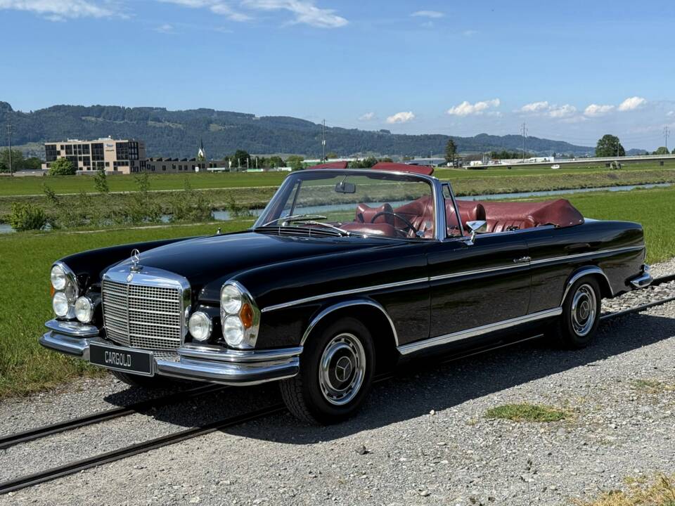 Bild 23/73 von Mercedes-Benz 280 SE 3,5 (1970)