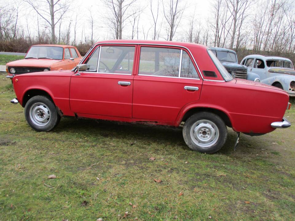 Image 2/35 de Lada 1300 (1979)