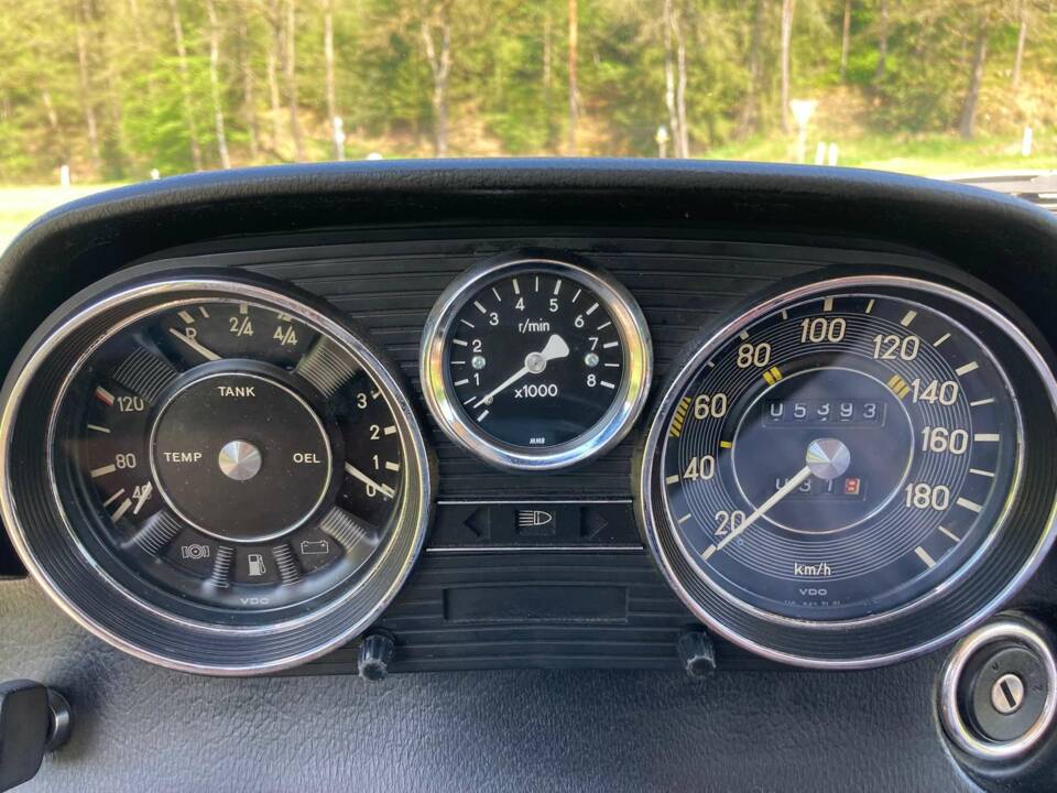 Image 27/49 de Mercedes-Benz 230&#x2F;4 (1974)