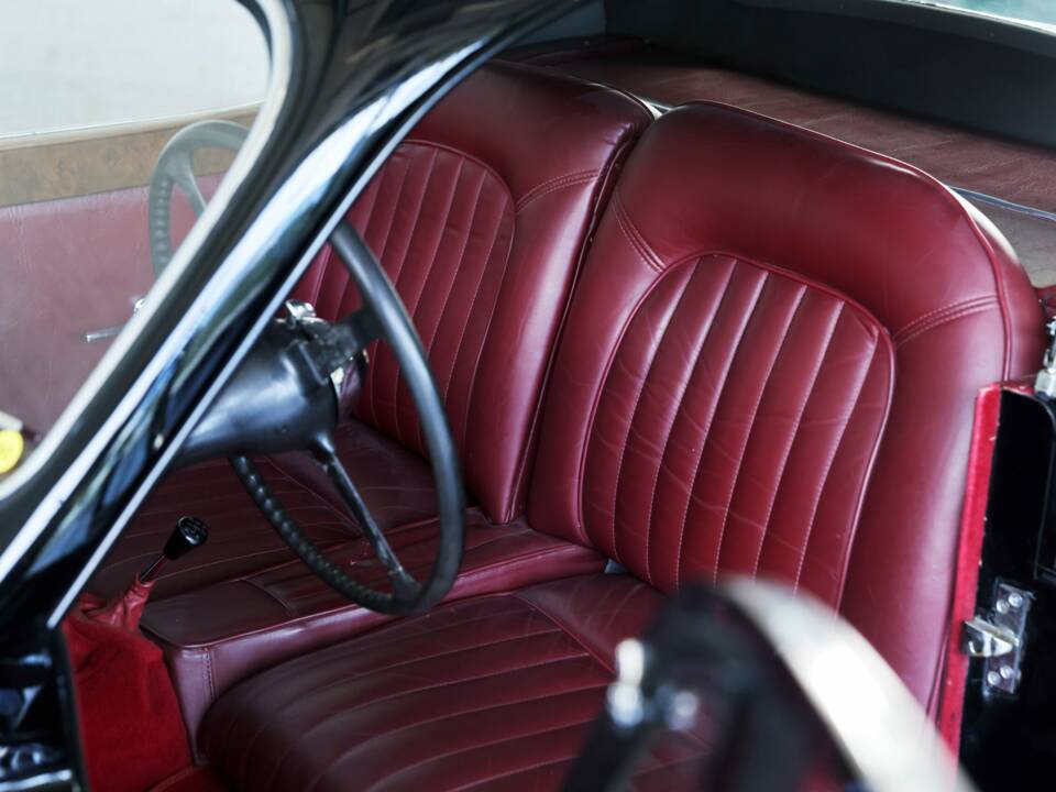 Image 14/47 de Jaguar XK 120 FHC (1954)