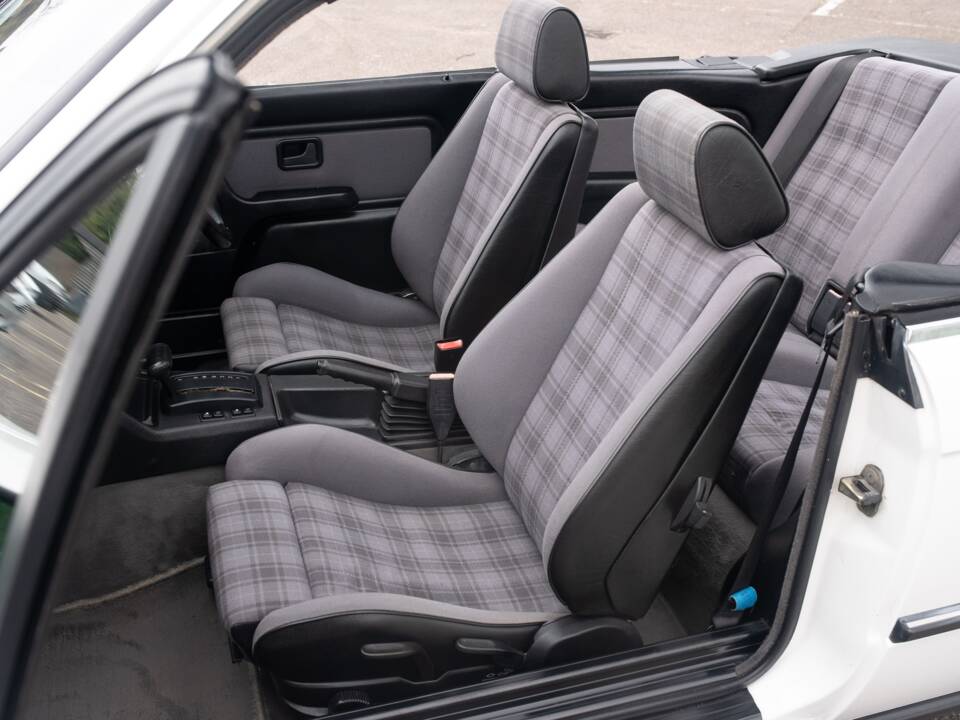 Image 40/50 of BMW 320i (1987)