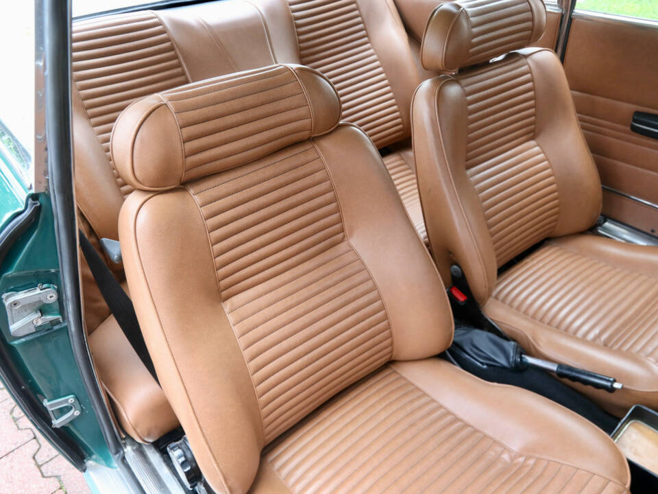 Immagine 43/50 di Alfa Romeo 2000 GTV (1973)