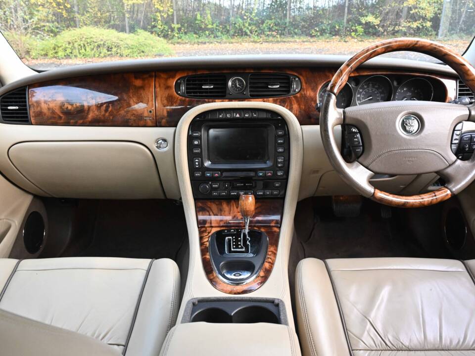Image 4/50 of Jaguar XJ 8 4.2 (2006)