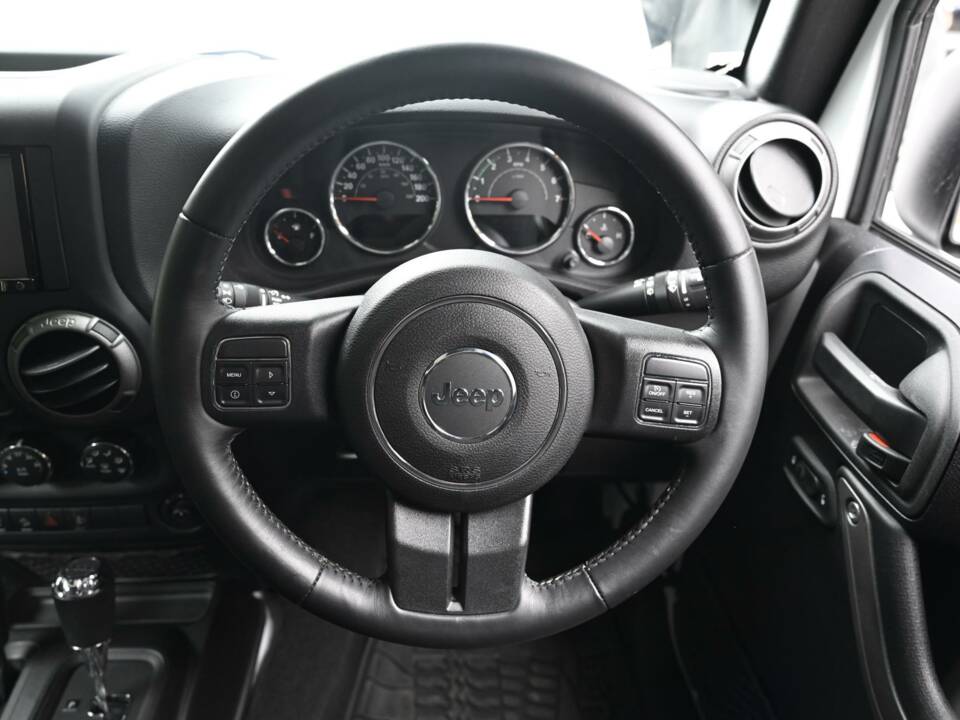Imagen 25/50 de Jeep Wrangler 3.6 V6 (2015)