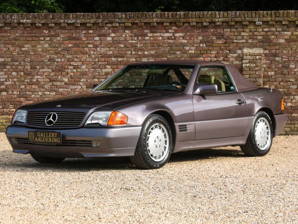 Image 35/50 of Mercedes-Benz 500 SL (1990)