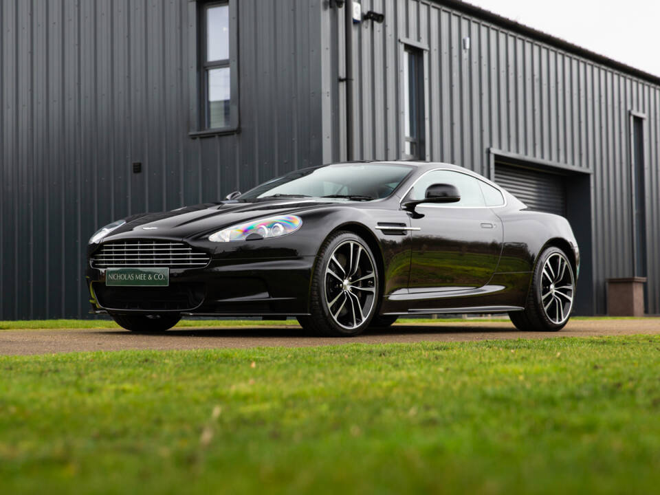 Immagine 97/98 di Aston Martin DBS (2010)