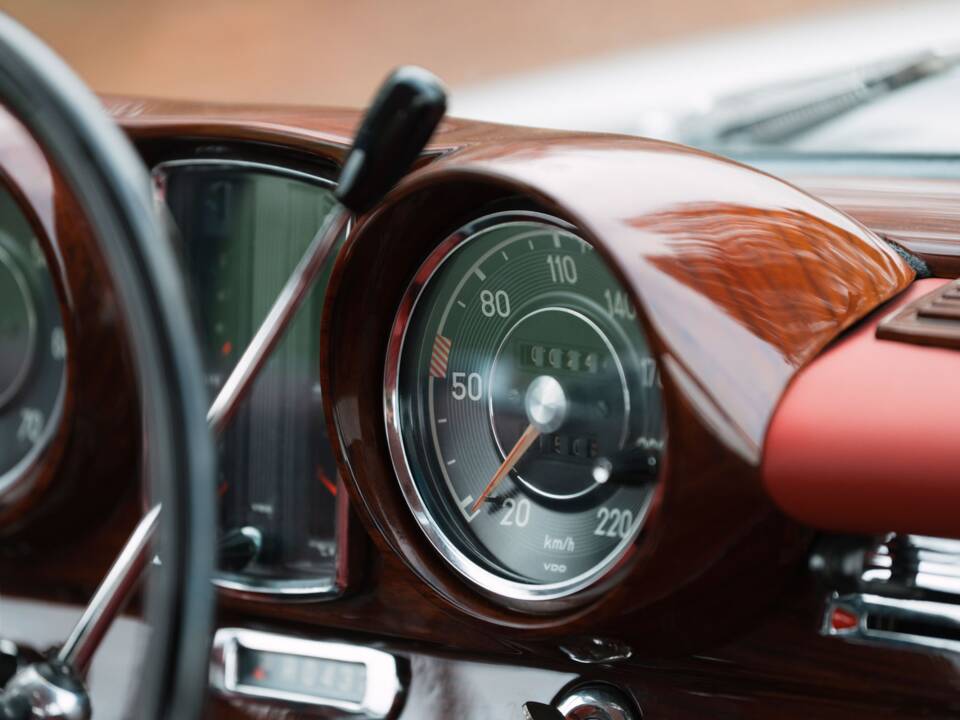 Bild 33/40 von Mercedes-Benz 300 SE (1965)