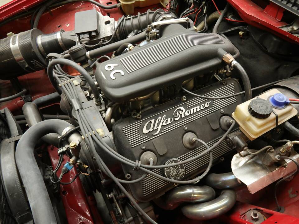 Image 27/50 de Alfa Romeo 75 3.0 V6 QV (1990)