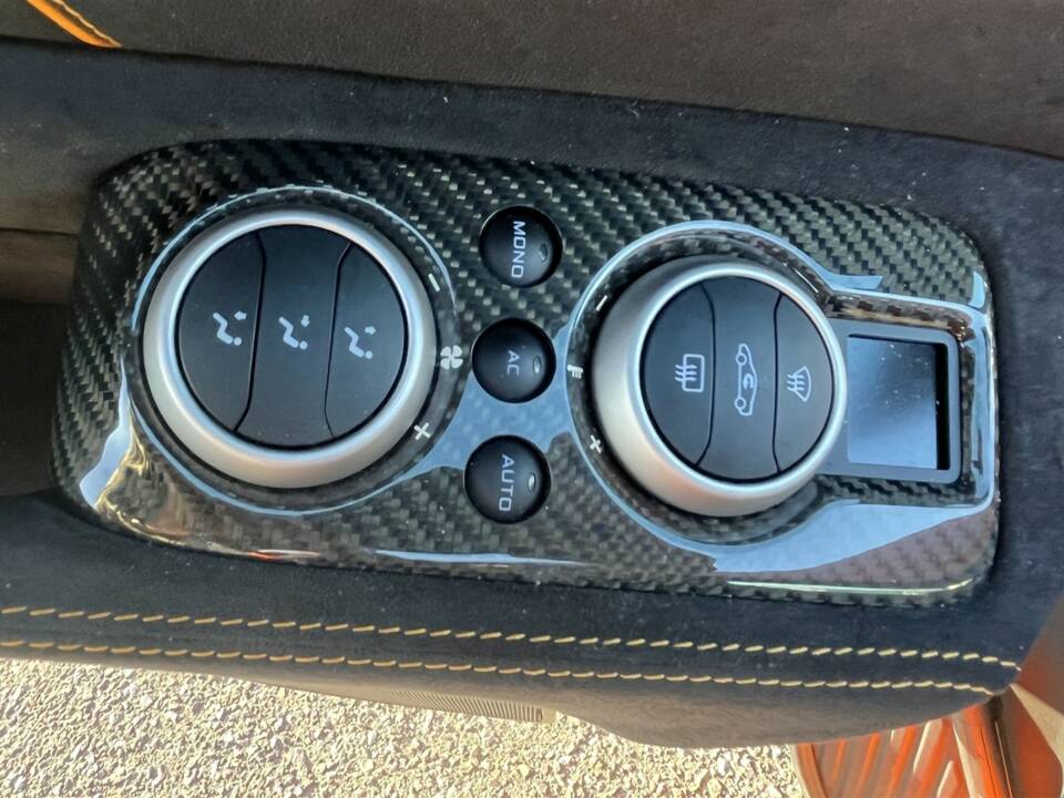 Bild 28/48 von McLaren 650S Spider (2014)