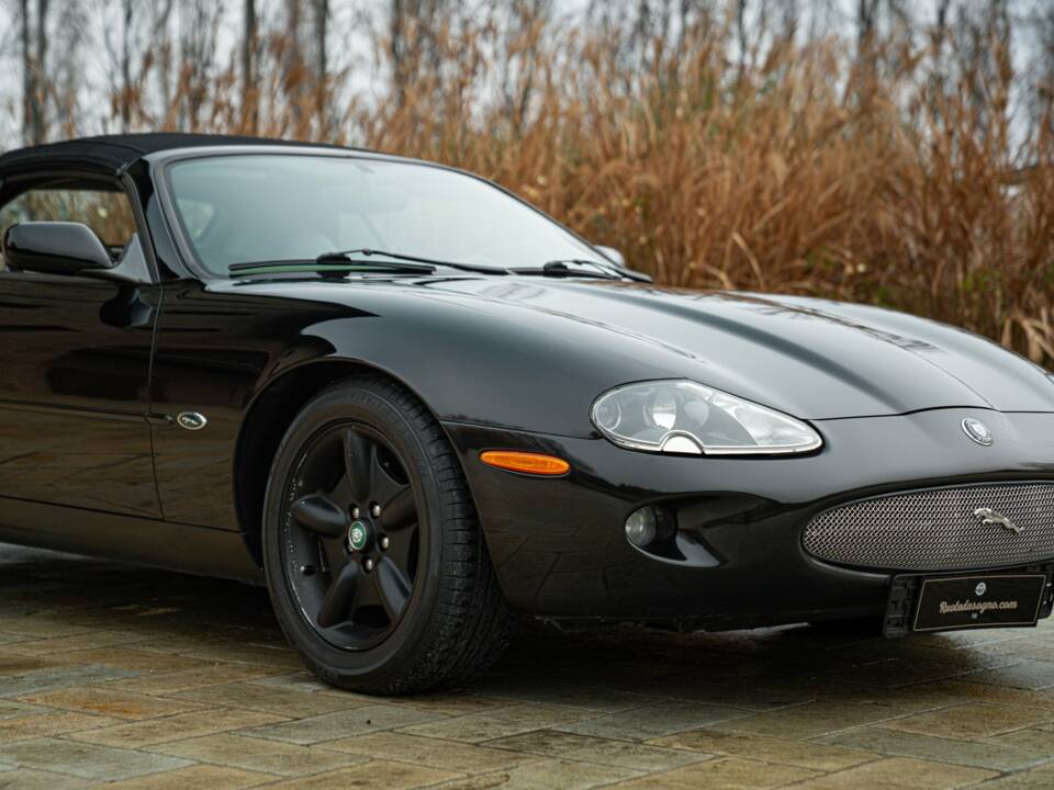 Immagine 10/50 di Jaguar XK8 4.0 (2006)