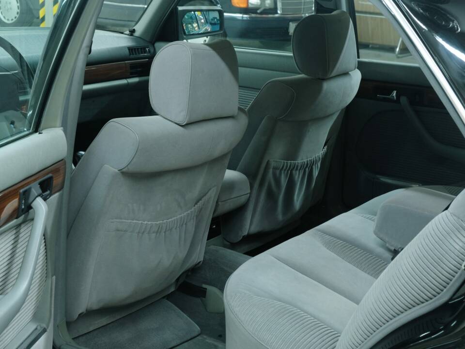 Bild 36/50 von Mercedes-Benz 300 SEL (1991)