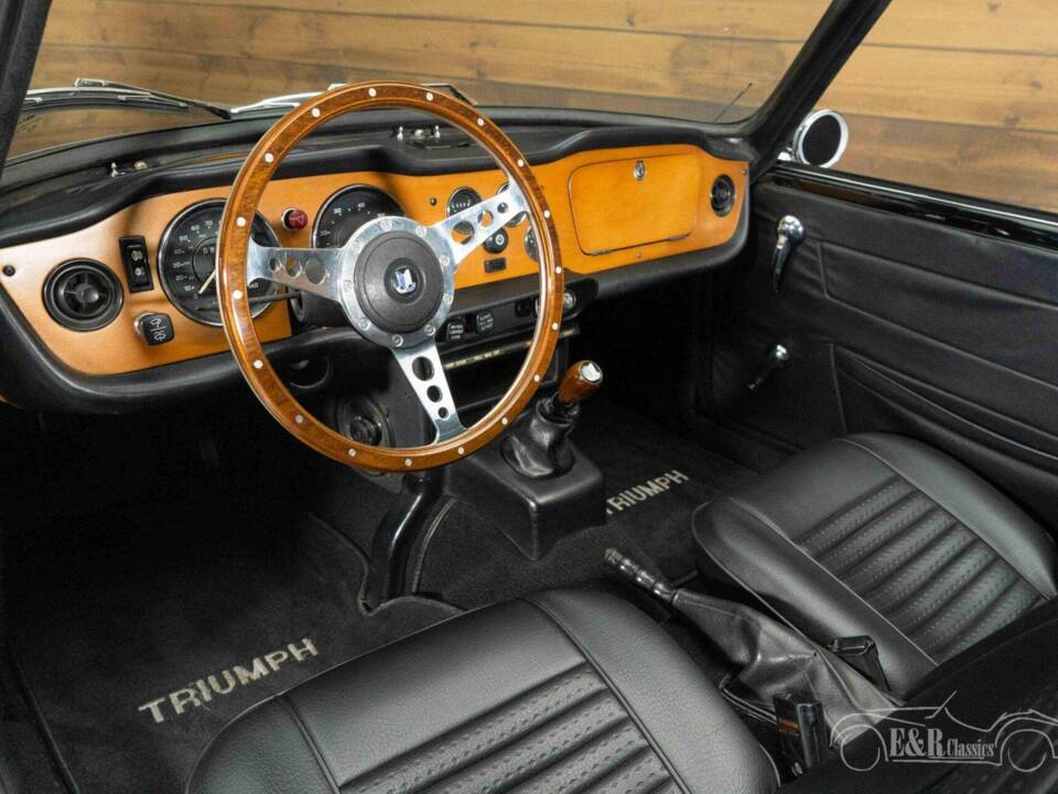 Image 17/19 de Triumph TR 6 (1971)