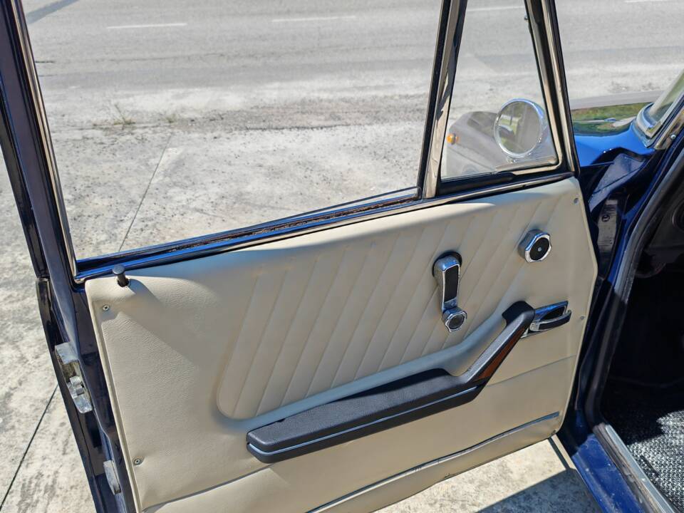 Image 37/50 of Alfa Romeo 2000 Berlina (1972)