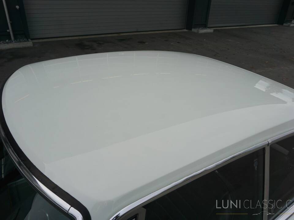 Image 21/54 de MG MGB GT (1974)