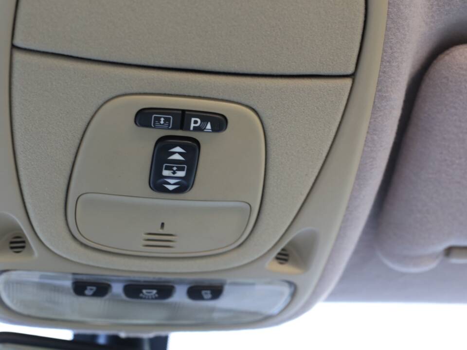 Imagen 72/77 de Jaguar XJ 8 4.2 (2005)