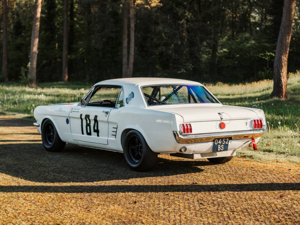 Image 19/20 of Ford Mustang Notchback (1965)
