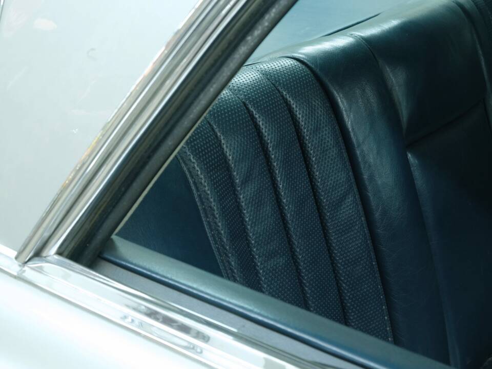 Image 38/50 of Mercedes-Benz 280 SE 3,5 (1970)