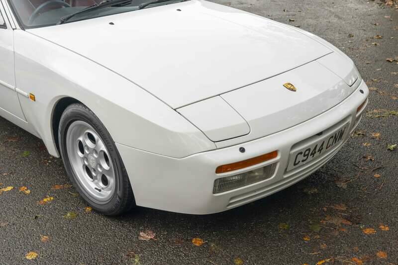 Immagine 30/41 di Porsche 944 Turbo (1986)